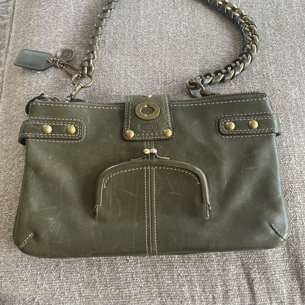 Rare - vintage - Coach Olive Green Leather Shoulder Bag